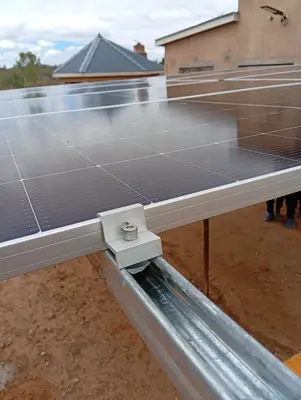 Aluminium mid clamp holding two panels to the rail